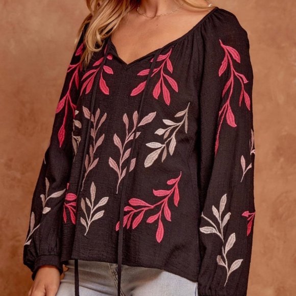 NWT Boho Black Embroidered Blouse Top - Picture 2 of 4